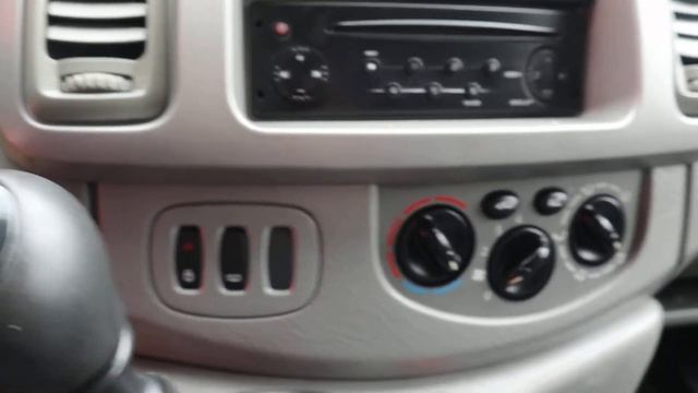 Nova entrada: Renault Trafic 2.0 dCi 9 LUGARES смотреть онлайн
