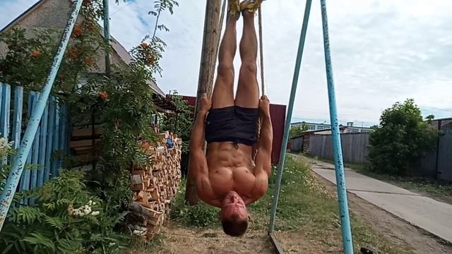 Вверх ногами на верёвках. Силовые тренировки смотреть онлайн