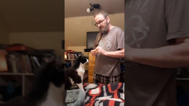 Marvellous Marbles Hagler acquires a fine cigar смотреть онлайн