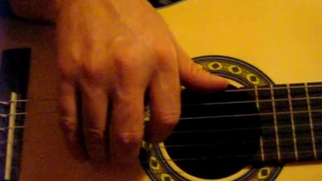 как правильно держать и извлекать звуки правой рукой