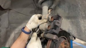 Ремонт переднего суппорта Митсубиши Аутлендер.