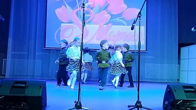 Музыкально - ритмический танец "Тучи в голубом " смотреть онлайн