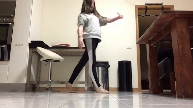 Bitches Broken hearts Billie Eilish dance смотреть онлайн