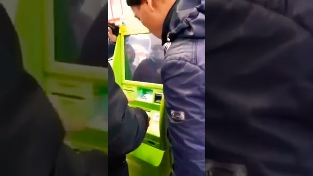 НАЧАЛОСЬ! БАНКОМАТЫ НЕ ВЫДАЮТ НАЛИЧНЫЕ (И НЕ ПРИНИМАЮТ) БЕЗ QR-КОДА. ни купить ни продать! делитесь! смотреть онлайн