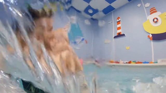 Грудничковое плавание в Москве | Китёнок Град #07 смотреть онлайн