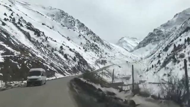 Перевал Анзоб / Айнинский район / Дорога Худжанд - Душанбе / Весна в горах смотреть онлайн