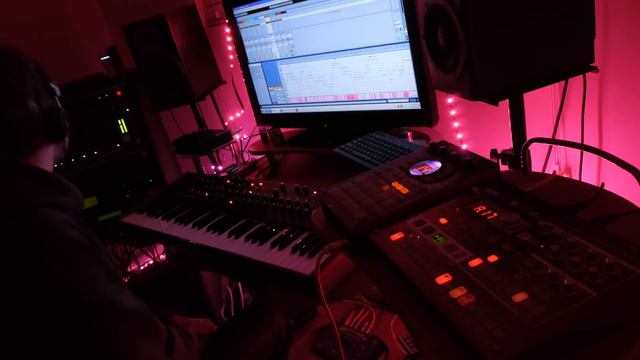 Imagined Places - Casio CZ-3000, E-mu Proteus 1, Roland Super JD-990, Yamaha TX81Z, Korg ER-1 MKII смотреть онлайн