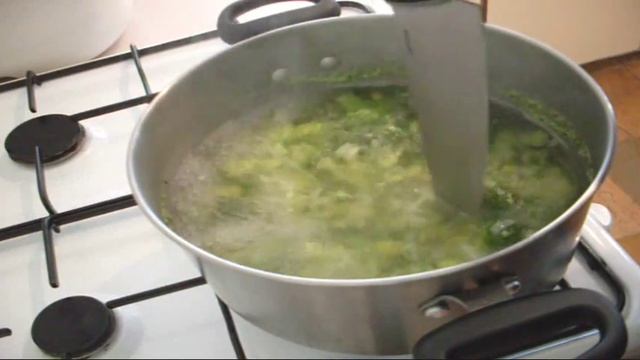 LEEK & BROCCOLI SOUP - VIDEO RECIPE