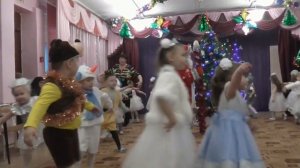 Игра - хоровод: "Шел веселый Дед Мороз"
