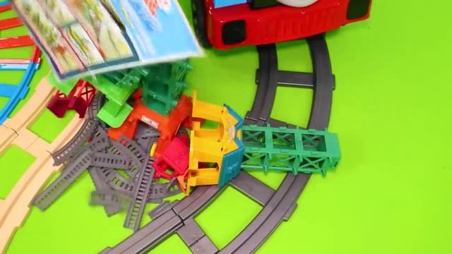 Различные поездки на игрушечных транспортных средствах для детей смотреть онлайн