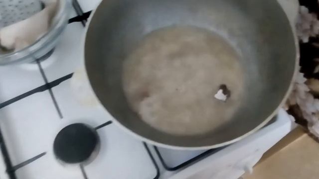 Печень во фритюре в хрустящем кляре с картофельно-сельдирейным пюре. смотреть онлайн