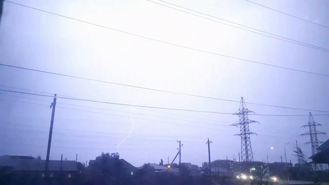 Сильная гроза в Атырау, поздний вечер 17 июня. Strong thunderstorm in Atyrau. Найзағай Атырауда смотреть онлайн