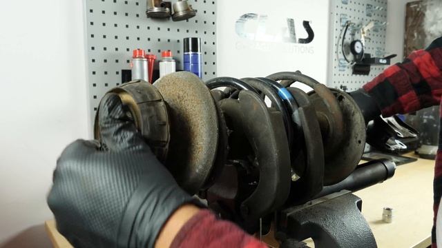 How to replace the front shock absorbers Duster 1 ➿ смотреть онлайн