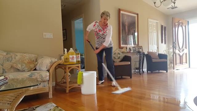 How to Clean and Maintain Hardwood Floors смотреть онлайн