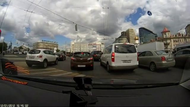 По мнению сотрудников ДПС это выезд на встречку (дополнение) смотреть онлайн