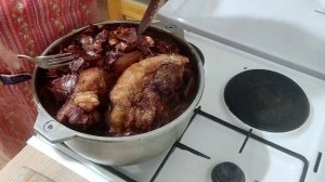 Шкварки впрок. Свиная щековина в луковой шелухе.