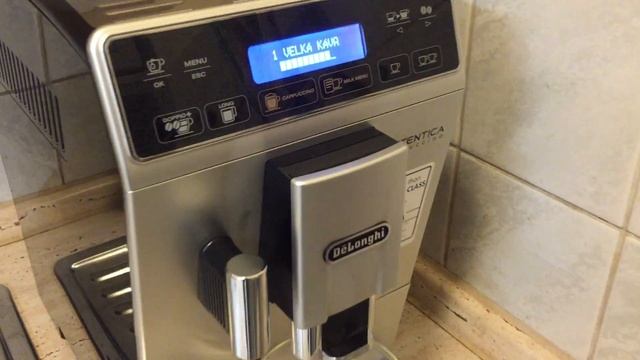 Ukázka kávovaru DeLonghi ETAM 29.660 SB - příprava espressa смотреть онлайн