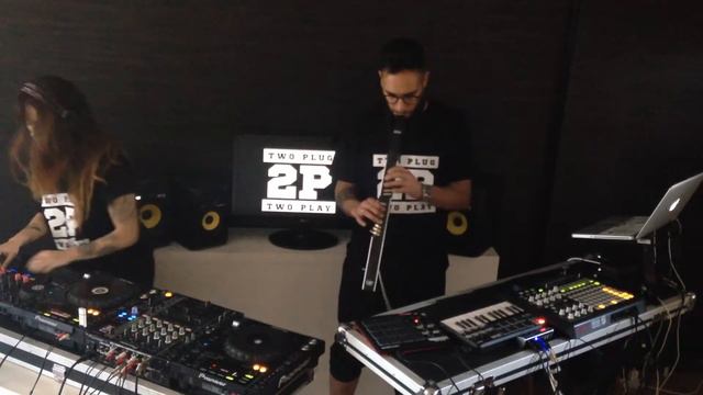 Two Plug Two Play (2P) - House (2 part) Live @ Livinrum Studio (Feb' 16) смотреть онлайн