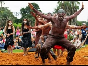 Уроки хореографии от папуасов"Дельфины"(remix) Часть -2 (прикол).