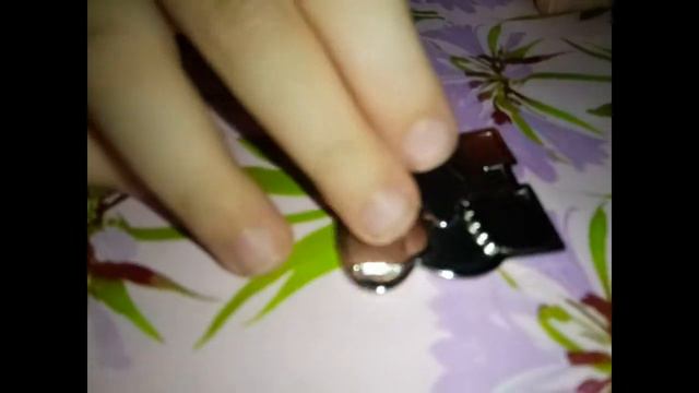 Катя распаковывает киндеры - любимые игрушки))) Гоночная машинка, брелок, Гадкий я... смотреть онлайн