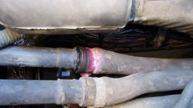 Ленд Ровер Фрилендер (Land Rover Freelander).С Гаечкой меняем патрубок печки. смотреть онлайн