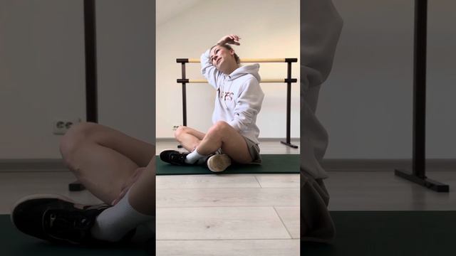 Что делать если болит шея? Лайфхаки от Анастасии Медведь и ShowmePilates смотреть онлайн