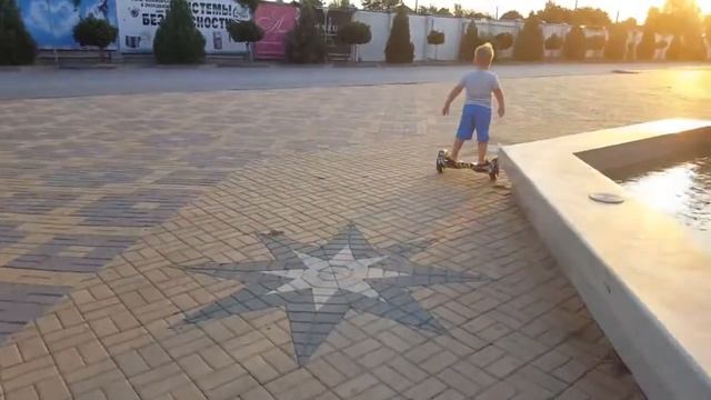 Мы катаемся на ГИРОСКУТЕРЕ! We ride GYROMETER! смотреть онлайн