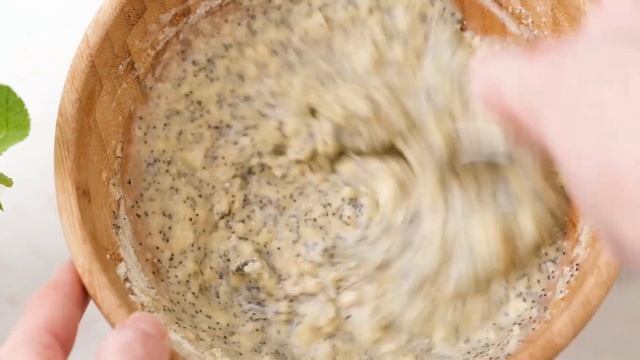 Маковые панкейки с конфитюром Персик