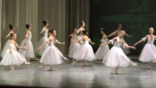 Народный коллектив театр классического танца "Ручеек" муз. П. И.Чайковский "Полонез" смотреть онлайн