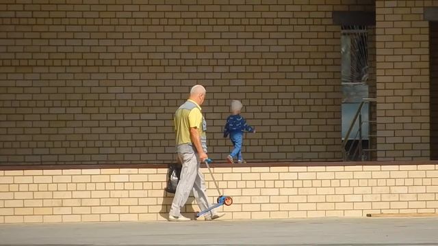 Главная площадь Спартановки рядом с Универсамом, Волгоград смотреть онлайн