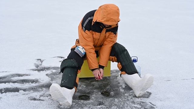Секреты ловли на мормышку. Как быстро наловить живца. смотреть онлайн
