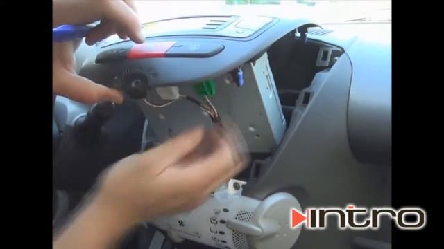 Как снять магнитолу Peugeot 107 смотреть онлайн