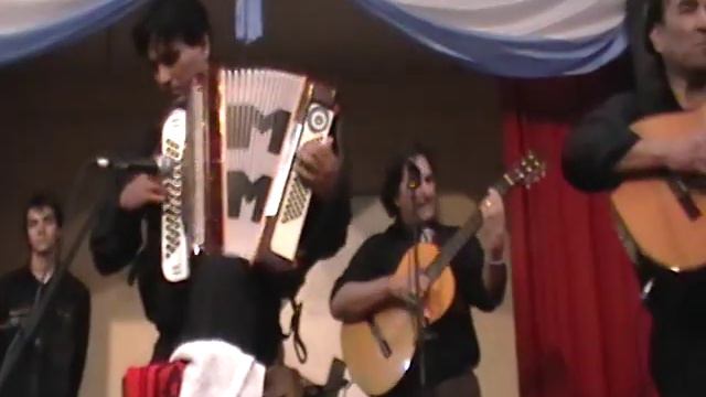 monchito merlo enganchado смотреть онлайн