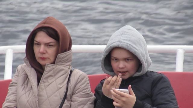 РЕЧНОЙ ТЕПЛОХОД ОТХОДИТ ОТ ПРИСТАНИ НА НЕВЕ смотреть онлайн