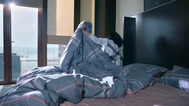 灰姑娘噩夢連連，喊著霸道總裁的名字，掙扎著分不清夢境與現實，總裁按著她心疼得鼻子發酸：我不該離開你3年EP21-3 Chinese Drama смотреть онлайн