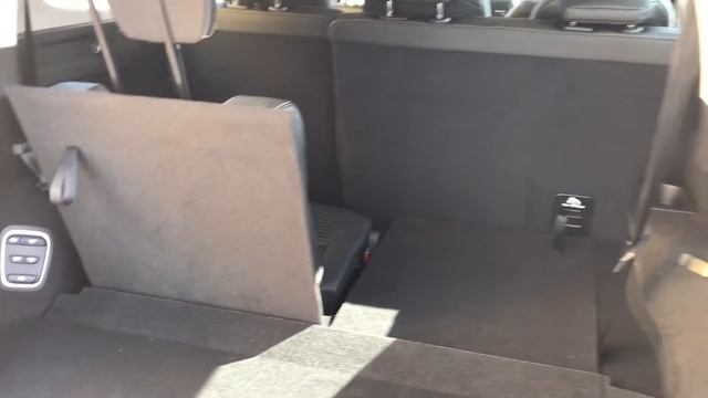 2016 Renault Grand Scenic 1.6 dCi 130 Dynamique Nav Energy VX66 UZN at Hylton Renault Cheltenham смотреть онлайн