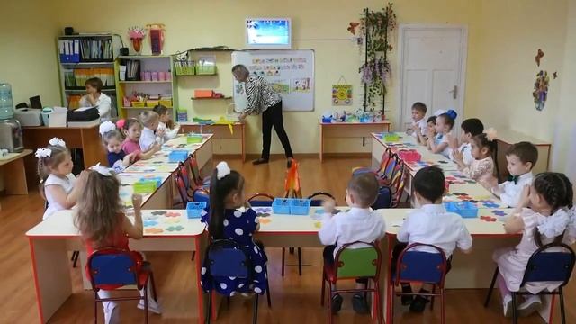 ЧДЦ Лучик старшая группа Радуга урок английского языка 12 месяцев смотреть онлайн