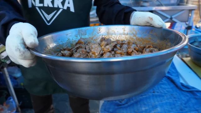 와.. 장날이면 어르신 줄 세우는 포천 숯불 등갈비, 메추리, 닭똥집, 족발, 빈대떡, 수제강정, 뻥튀기 / Grilled Back Ribs / Korean street foo смотреть онлайн