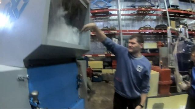 Измельчение геотекстильной решетки на дробилке PZO 800-DLU смотреть онлайн