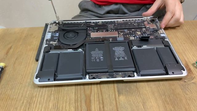 Замена матрицы MacBook Pro 13 Early 2015 A1502 смотреть онлайн