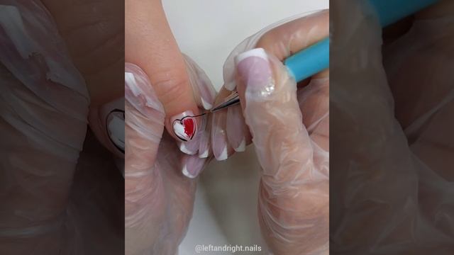 Красный маникюр с бело-красными сердечками смотреть онлайн