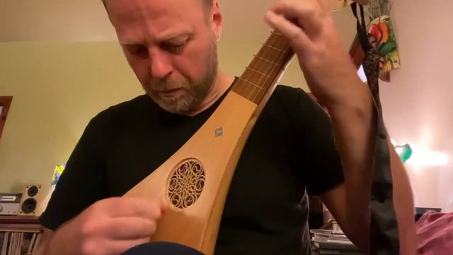 Medieval Gittern improvisation played by Edward Foster #medievalmusic #guitar #medievalinstruments смотреть онлайн