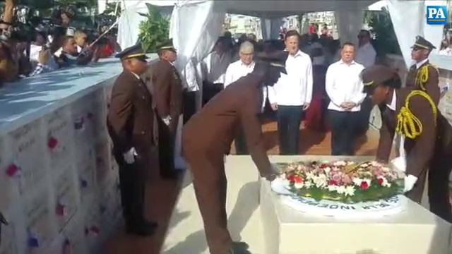 Rinden homenaje a próceres de la Patria en el cementerio Amador смотреть онлайн