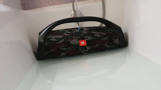 JBL BOOMBOX 100% Погружение в воду смотреть онлайн