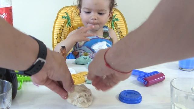 Пластилин PLAY DOH из COCA-COLA своими руками в домашних условиях! Как сделать HANDGUM жвачку для р смотреть онлайн
