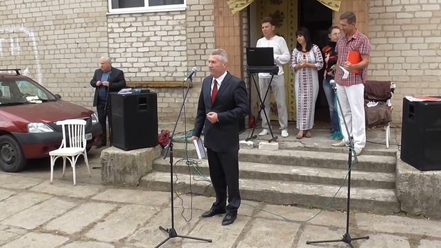 Александр Дудка выступает в Гнаровском на Дне села смотреть онлайн