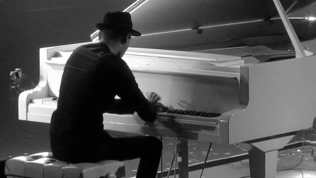 PETER BENCE - Genève! (French, 44s) смотреть онлайн