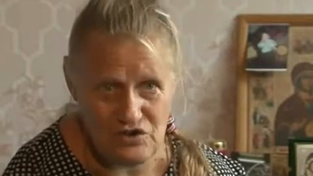 ода мужеству Женщина без рук стирает ногами, а зубами вешает белье смотреть онлайн