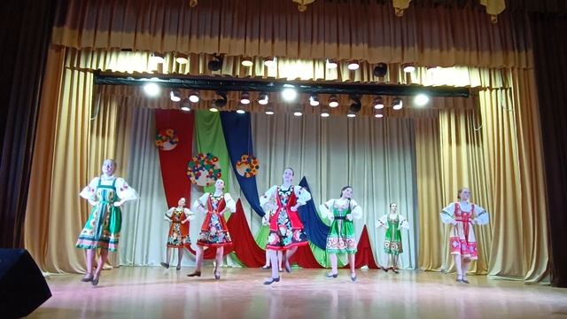 "Русская пляска"- анс. нар. танца "Огоньки", ст.гр.Вольгинский КДЦ смотреть онлайн