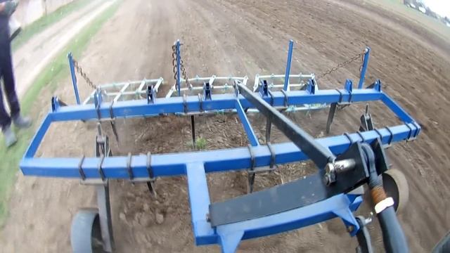 Первый выезд трактора на огород! смотреть онлайн